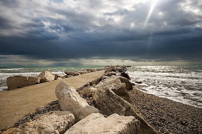 Pellestrina: Bike Hopping Around the Venice Lagoon Islands - Pellestrina: A charming, colorful island