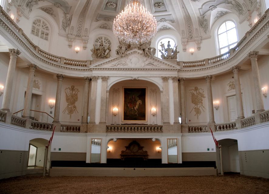 Performance Of The Lipizzans At Spanish Riding School - Venue and Architectural Significance