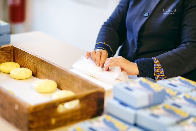 Perfume Making Class and Guided Visit of Fragonard in GRASSE - Participant Accessibility