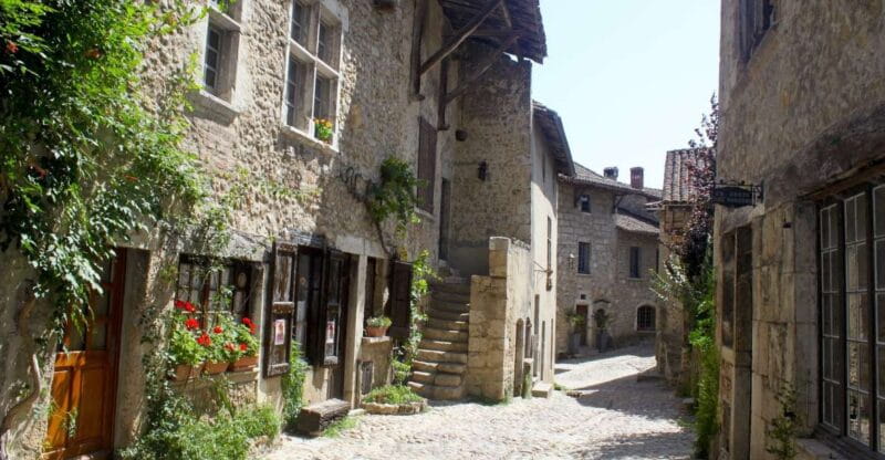 Pérouges: Private Guided Tour of the Medieval Village - Practical Considerations for Visiting Pérouges