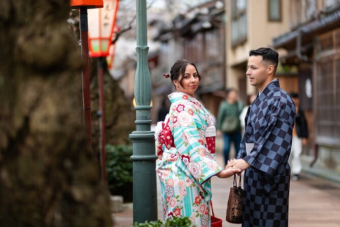 Personalized and Exclusive Photographic Tour of Kenrokuen - Preserving Memories: The Photographic Experience