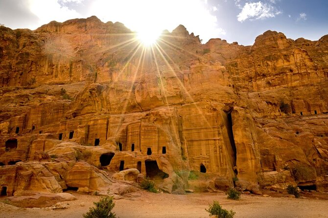 Petra 1-Day Tour From Tel Aviv With FREE Authentic Lunch - Border Crossing Assistance
