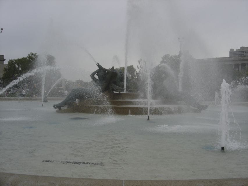 Philadelphia Museums Self-Guided Walking Tour Scavenger Hunt - Key Points