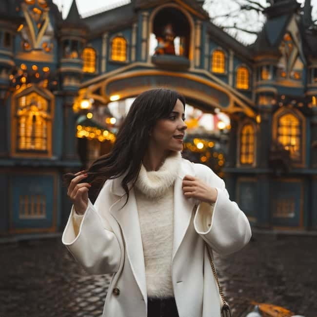 Photo shoot at the Cologne Christmas market with a local photographer - Meeting at Cologne Cathedral: The Starting Point