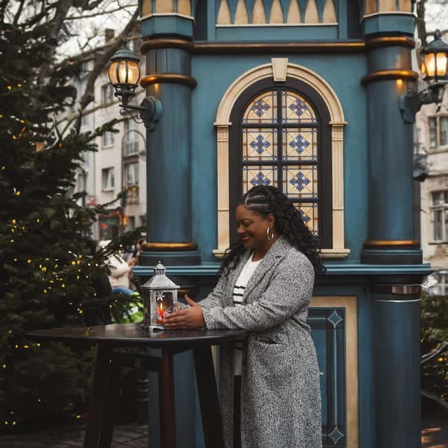 Photo shoot at the Cologne Christmas market with a local photographer - The Market: A Wonderland for Photos