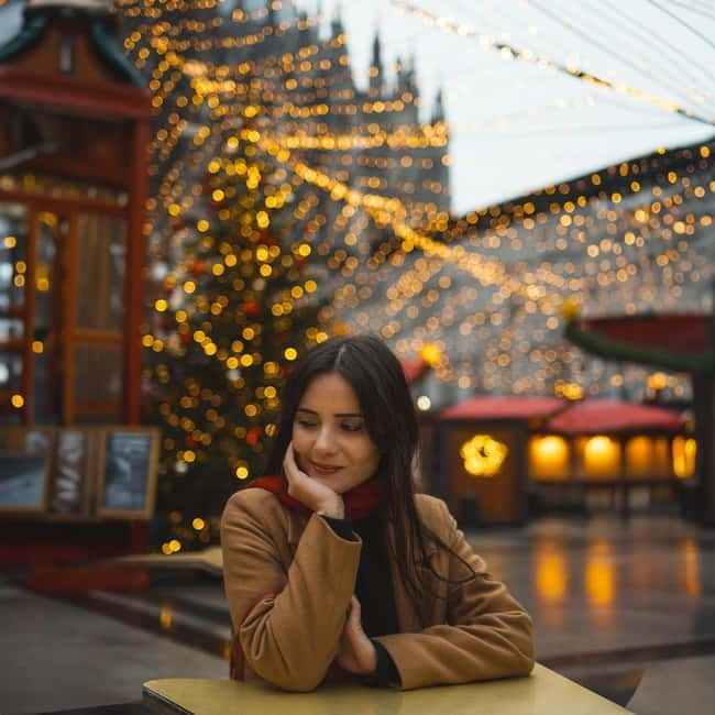 Photo shoot at the Cologne Christmas market with a local photographer - The Magic of Edits and Delivery