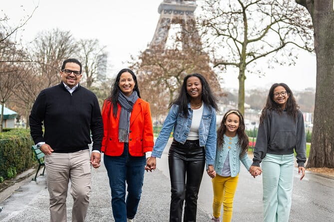 Photo shoot in the Eiffel Tower area - The Sum Up