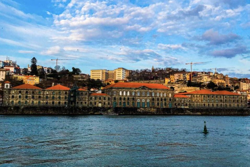Photo Tour Porto: Walking Tour With Professional Photoshoot - Key Points