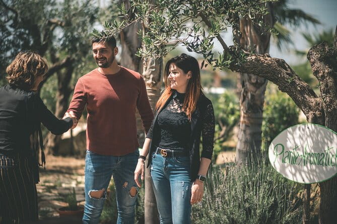 Picnic on the lawn -aromatic garden and winery - FAQ