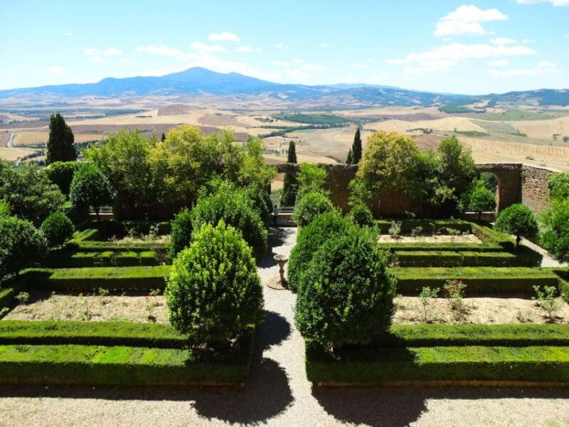 Pienza: Private Walking Tour in the Heart of Tuscany - Discovering Pienza: A Walk Through Renaissance Beauty