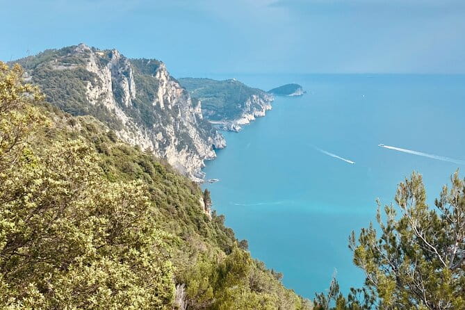Pisa and the Cinque Terre from the Port of Livorno - Entering Pisa: The Iconic Leaning Tower and Piazza dei Miracoli