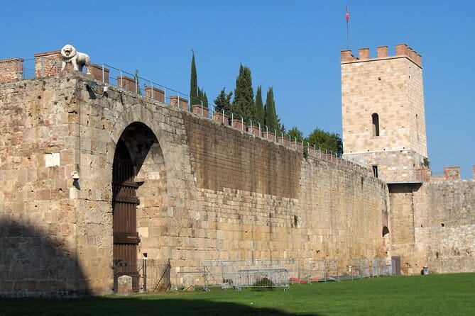 Pisa, Lucca and wine experience Private Shore Excursion from La Spezia port - Entering Pisa: The Leaning Tower and Miracle Square
