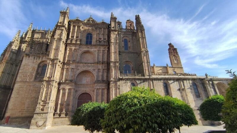Plasencia: Cathedral Visit and City Highlights Guided Tour - Exploring Plasencia’s Architectural Gems