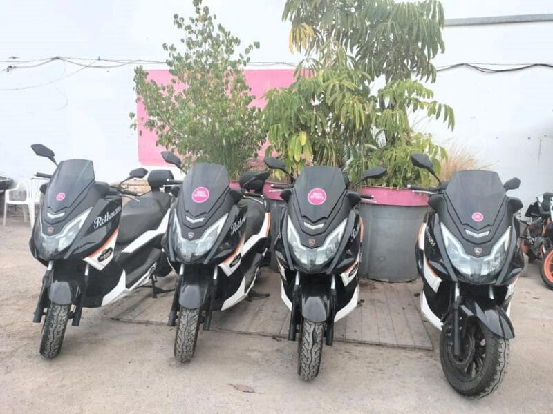 PLAYA DEL INGLES: XL MAXISCOOTER 125 DAY RENTAL - DEPOSIT - Discovering the South of Gran Canaria Behind the Wheel