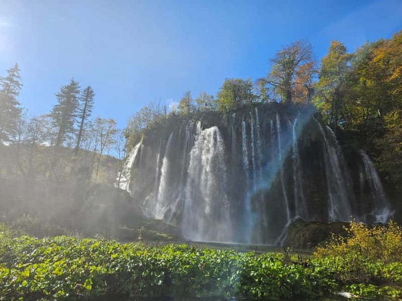 Plitvice: Plitvice Lakes Guided Tour with Boat Ride - Walking through the Lakes and Waterfalls
