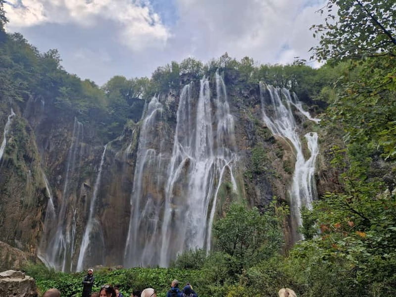 Plitvice: Plitvice Lakes Guided Tour with Boat Ride - The Value of Guided Experience