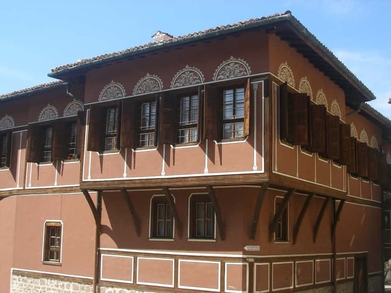 Plovdiv: 2-Hour Sightseeing Walking Tour - Entering the Old Town