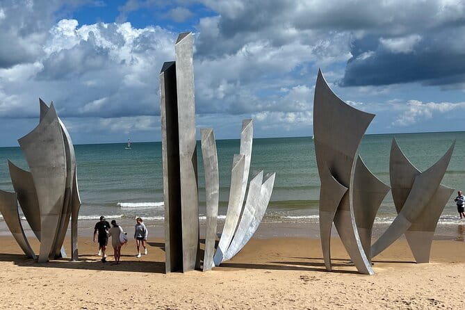 Pointe du Hoc, Omaha beach from Paris aboard a van (Private Tour) - Frequently Asked Questions