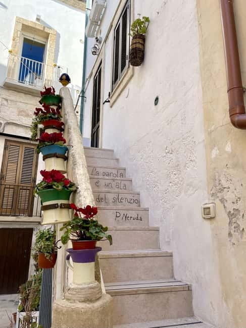 Polignano a Mare: Guided walking tour - Secret Corners and Local Flavors