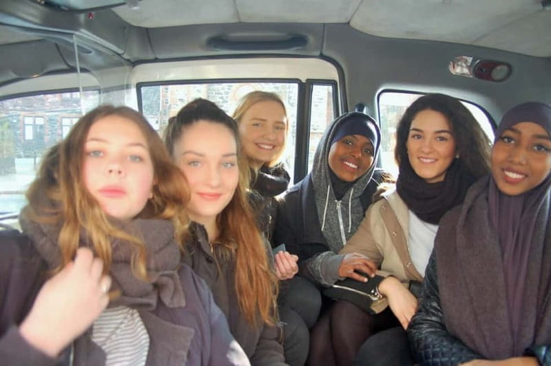 Political Wall Murals and Peacewall - Exploring Belfast’s Murals and Peacewall: An Authentic Look at Conflict and Hope