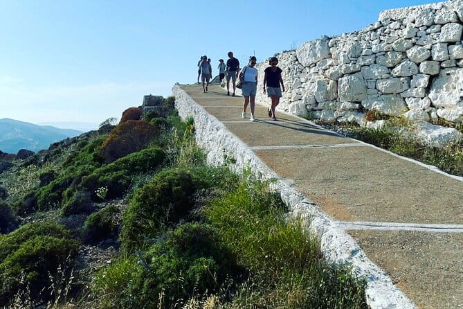 Poly's Island Guided Tour in Folegandros - FAQ