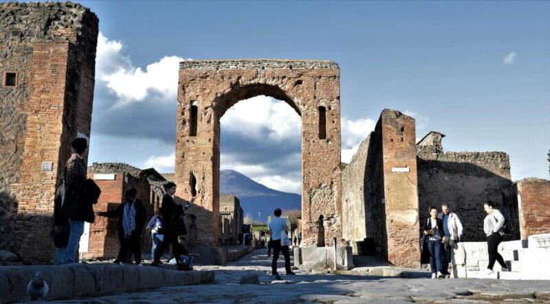 Pompeii : 2h small group tour with an archeologist - Price and Logistics: Analyzing the Cost-Effectiveness