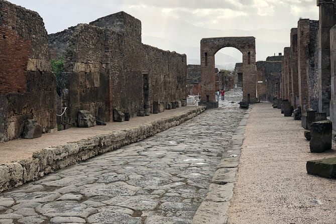 Pompeii and Herculaneum Private Tour with Pick up and Wine Tasting - Entering Pompeii: A Step Back in Time