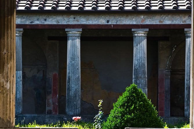 Pompeii and Herculaneum Skip-the-Line Full Day Tour with a Private & Local Guide - Entering Pompeii: A Walk Through the Ancient City