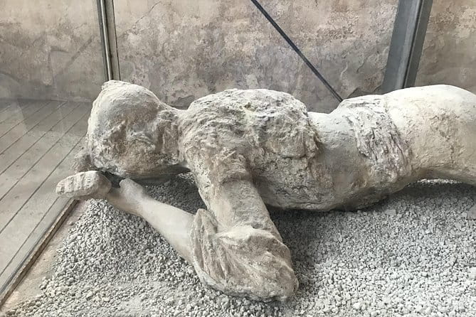 Pompeii and Herculaneum with archaeologist, small group of 10!!! - Exploring Pompeii and Herculaneum with an Archaeologist