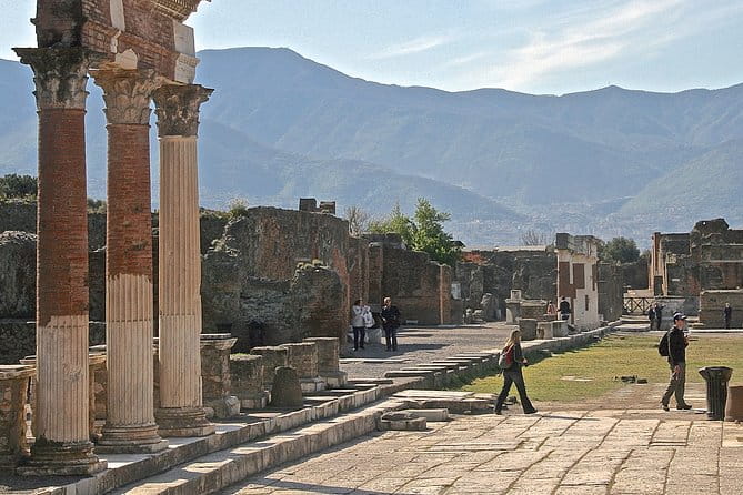 Pompeii and Villa of the Mysteries Private Tour - Meeting Point and Logistics