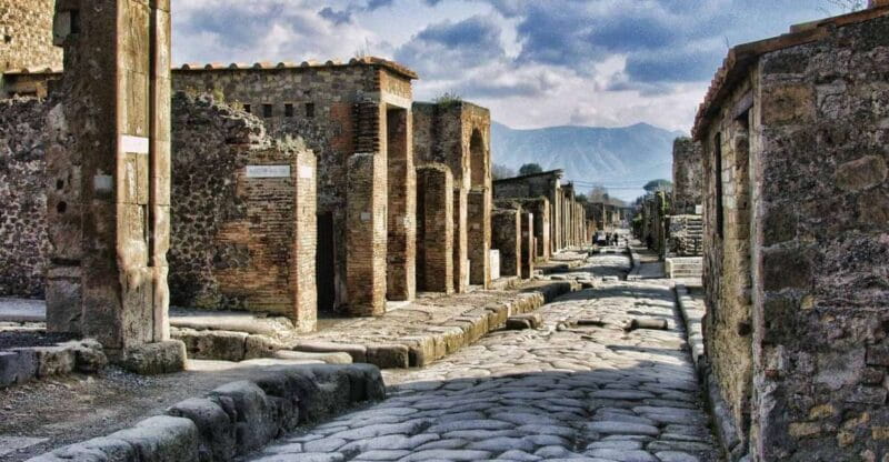 Pompeii: Day Tour of Pompeii and Vesuvius with Bus Transfer - Exploring the Highlights of the Tour
