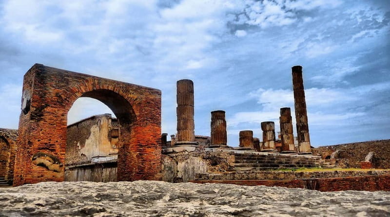 Pompeii: Group Tour with an Archeologist Guide - Diving into the Pompeii Experience