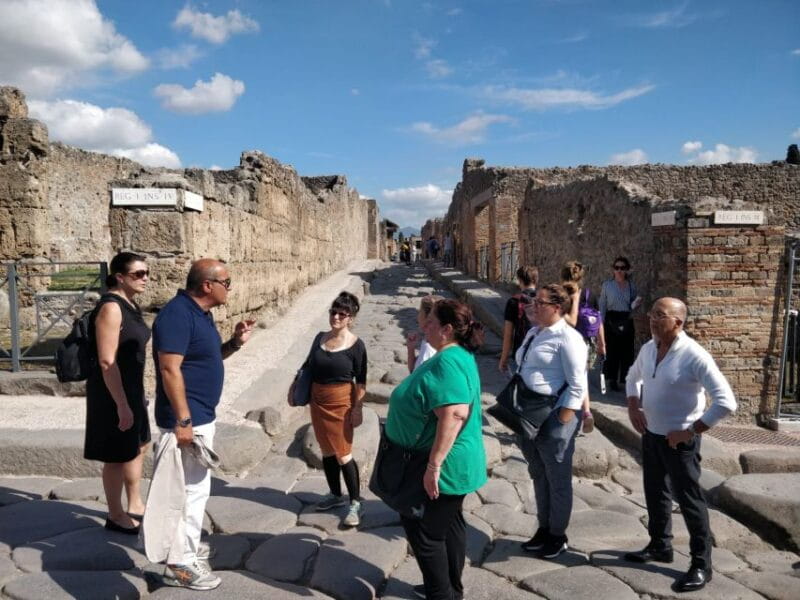 Pompeii Guided Tour with Archeologist - Entering Pompeii: The First Impressions