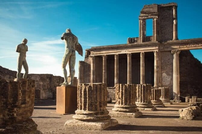 Pompeii Guided Tour with Train Included from Rome - Entering the Ancient City: From Naples to Pompeii