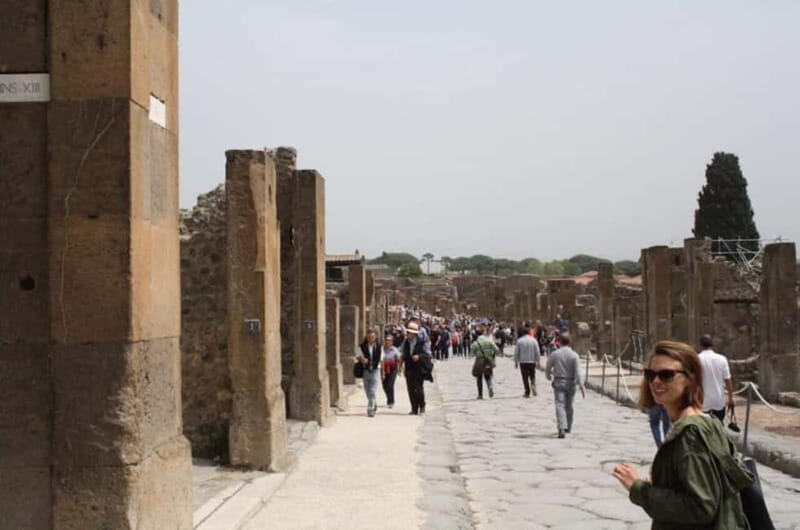 Pompeii: Half-Day Private Tour of Pompeii and Herculaneum - Exploring Pompeii: Ancient Roman Life Frozen in Time