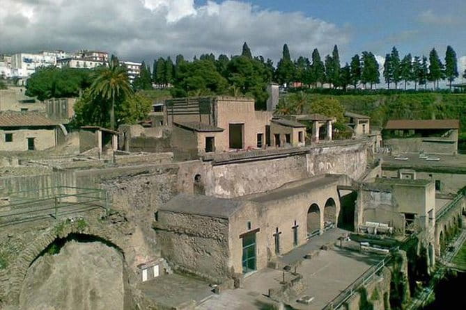 Pompeii, Herculaneum and Vesuvius Private Guided Tour - Visiting Herculaneum: A Smaller, Better Preserved Site