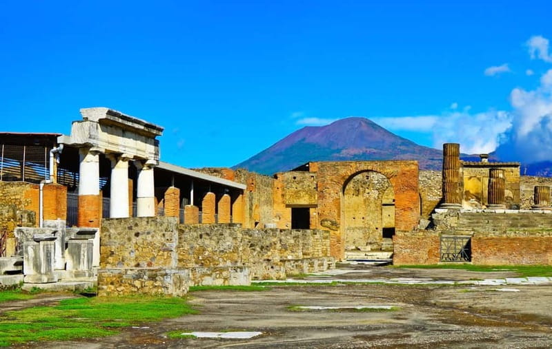 Pompeii & Herculaneum Tour with an archeologist - Exploring Pompeii with a Focused Guide