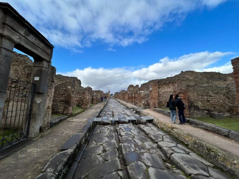 Pompeii in 2h and 30mnt: walk with local guide - Frequently Asked Questions