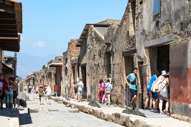 Pompeii: Private and Personalized Tour with archeologist - Daily Life in Pompeii: Baths, Houses, and Shops