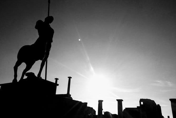 Pompeii ruins - Entering The Ancient City of Pompeii