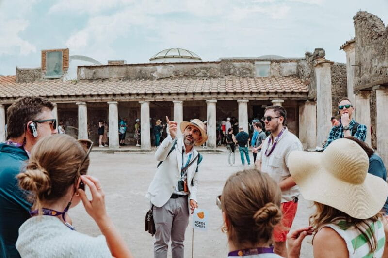 Pompeii small group tour with an Archaeologist for 15 people - FAQ