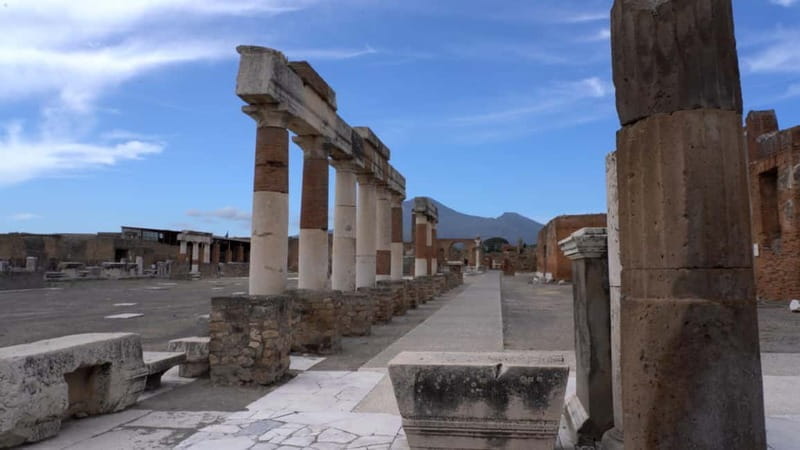 Pompeii: Tour of the Archaeological Excavations and Fresh Pasta Cooking Class - Exploring Pompeii with an Expert Guide