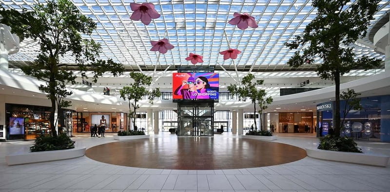 Pompeii Tour with Maxi Mall Shopping Experience - Entertainment and Extra Touches