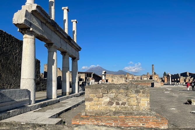 Pompeii, Vesuvius & wine tasting from Positano all inclusive - FAQ