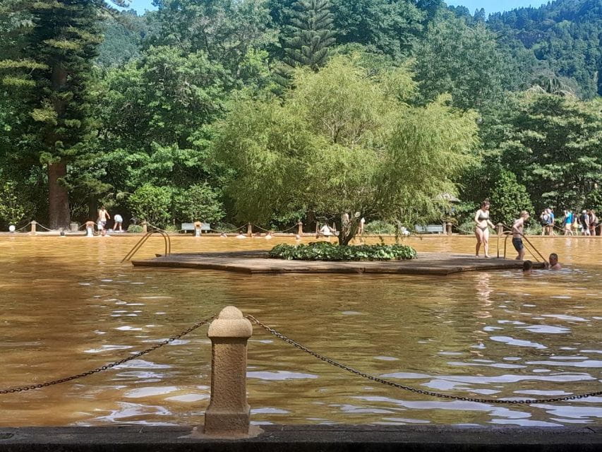 Ponta Delgada: São Miguel 2-Day West & East Volcanoes Tour - East Side Highlights