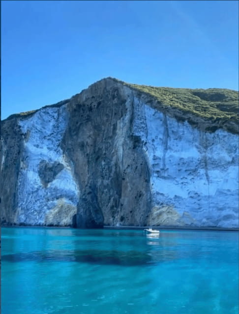 Ponza/Palmarola boat tour with lunch on board - Discovering Ponza and Palmarola: A Detailed Look