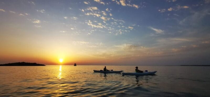 Pore: Sea Kayaking Sunset Tour - Discover the beauty of Pore from the sea