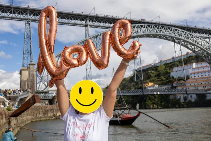 Port: Photo sessions in the city of Porto for groups or individuals. - Key Points / Takeaways