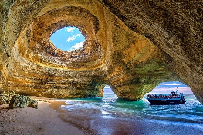 Portimão: Embark on Nature • Benagil and Dolphins • Biologist on Board - Key Points