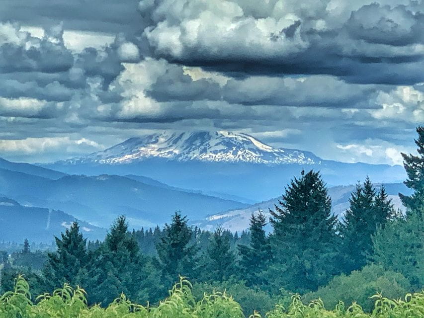 Portland: Multnomah Falls and Hood River Day Trip With Train - Itinerary Highlights